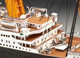 Revell Geschenkset "100 Jahre Titanic" Modellbausatz mit Basiszubehör / 5715