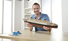 Revell Geschenkset "100 Jahre Titanic" Modellbausatz mit Basiszubehör / 5715