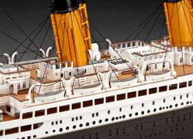 Revell Geschenkset "100 Jahre Titanic" Modellbausatz mit Basiszubehör / 5715