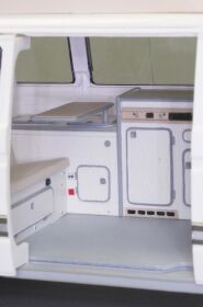Revell Volkswagen T3 "Camper" Modellbausatz 1:25 / 7344
