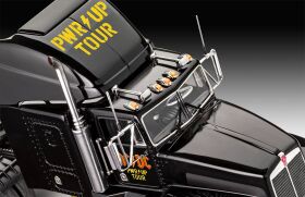 Revell AC/DC Tour Truck & Trailer „Power Up“ Modellbausatz / 7731