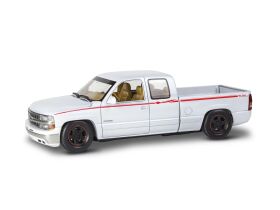 Revell 1999 Chevy Silverado Street Pickup 1:25...