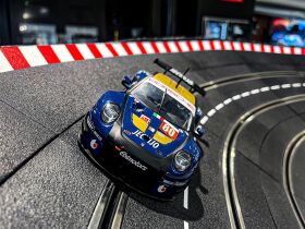 Carrera DIGITAL 124 Porsche 911 RSR „Ebimotors, No.80“ Slotcar 1:24 / 20023971