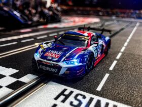 Carrera Digital 132 Audi R8 LMS GT3 evo II Engstler...
