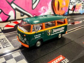 Carrera Digital 132 VW BUS T2b Jägermeister...