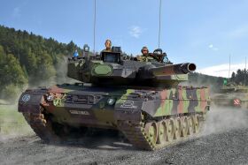 Revell Model Set Leopard 2A7A1 Modellbausatz mit...