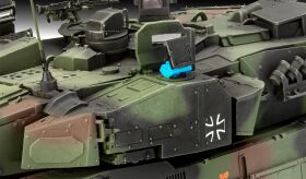 Revell Model Set Leopard 2A7A1 Modellbausatz mit Basiszubehör / 63360