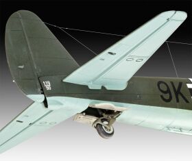 Revell Model Set Junkers Ju88 A-1 "Battle of Britain" 1:72 Modellbausatz inkl. Farben, Kleber & Pinsel / 64972