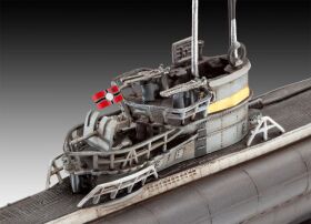 Revell Starter Kit German Submarine Type VII C/41 Modellbausatz mit Basiszubehör / 75154