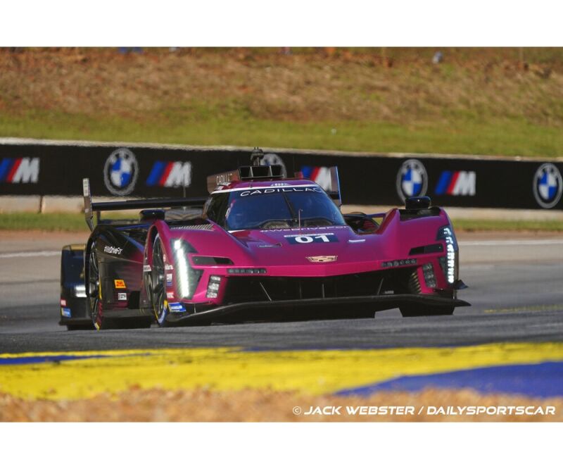 1:32 Cadillac V-Ser.R R. Atlanta24 Pink / 560004611