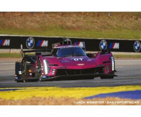 SCALEXTRIC 1:32 Cadillac V-Ser.R R. Atlanta24 Pink /...